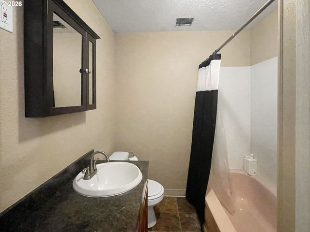 502 COAL CREEK Rd, Longview, WA 98632