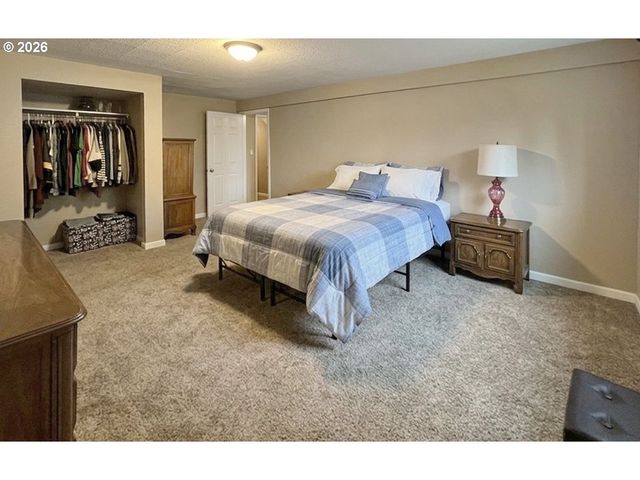 502 COAL CREEK Rd, Longview, WA 98632