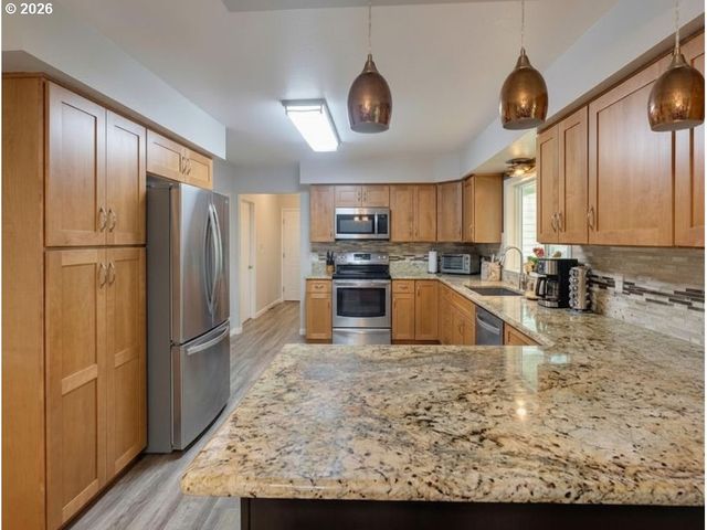 502 COAL CREEK Rd, Longview, WA 98632