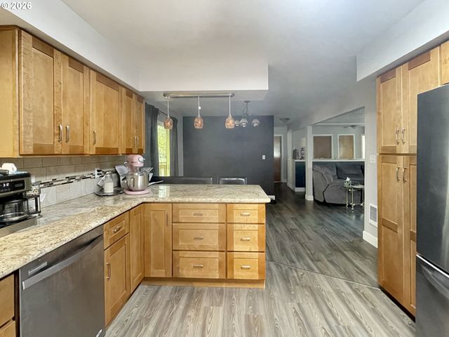 502 COAL CREEK Rd, Longview, WA 98632