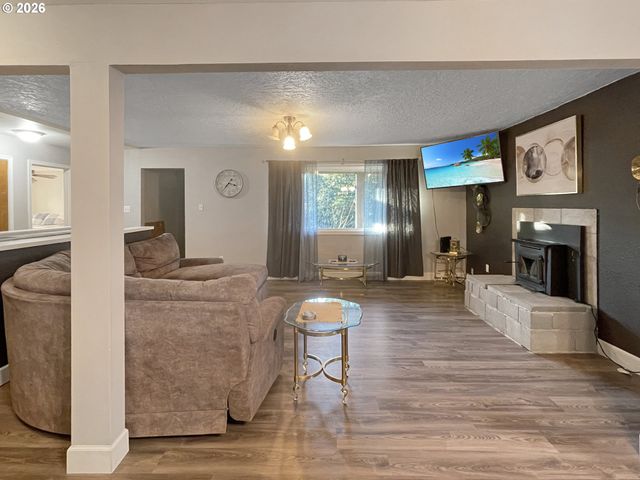 502 COAL CREEK Rd, Longview, WA 98632