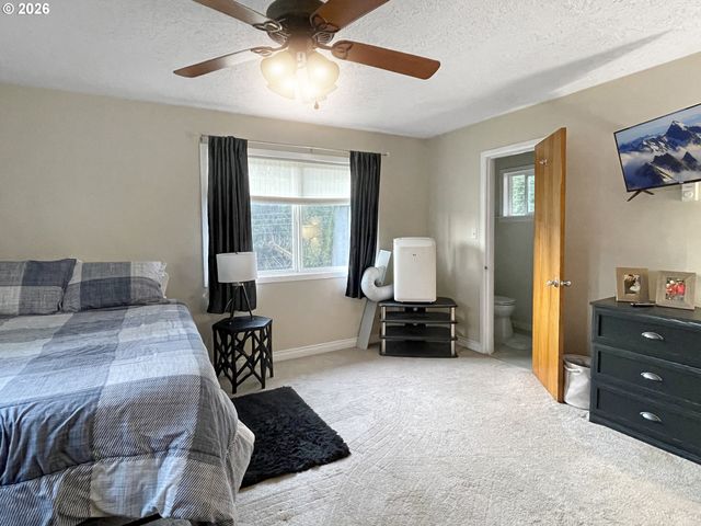 502 COAL CREEK Rd, Longview, WA 98632