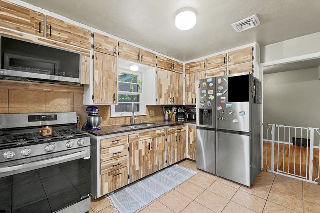 1032 S Fabrique, Wichita, KS 67218
