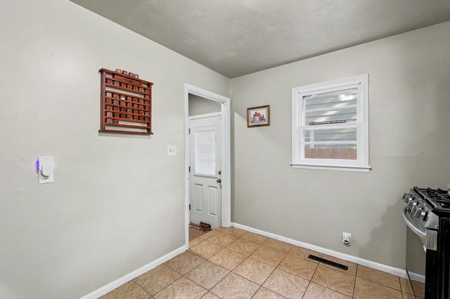 1032 S Fabrique, Wichita, KS 67218