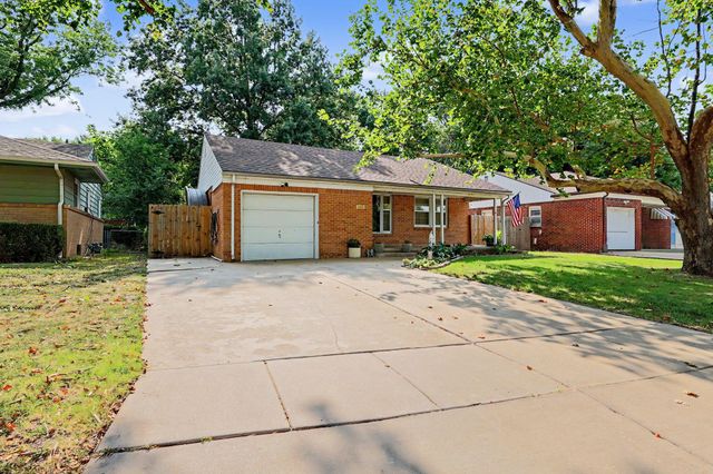 1032 S Fabrique, Wichita, KS 67218