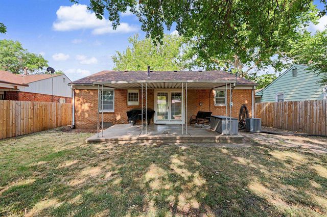 1032 S Fabrique, Wichita, KS 67218