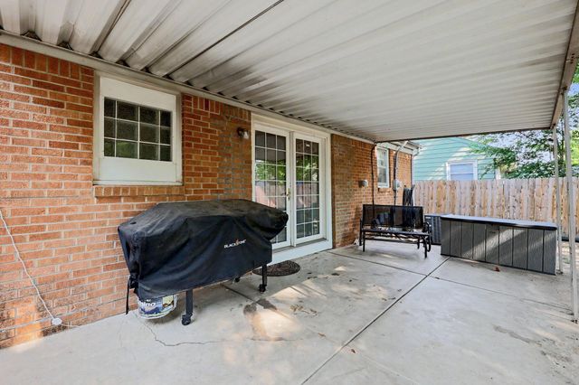 1032 S Fabrique, Wichita, KS 67218