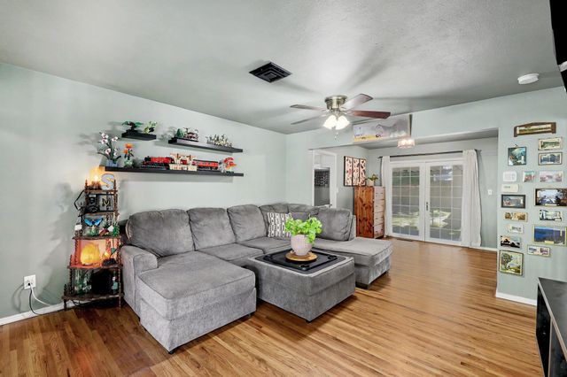 1032 S Fabrique, Wichita, KS 67218