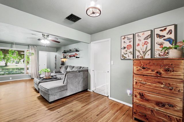 1032 S Fabrique, Wichita, KS 67218