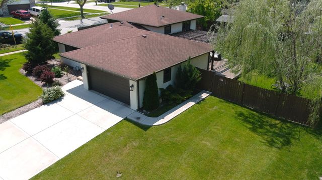 3902 N GALESBURG Avenue, Arlington Heights, IL 60004