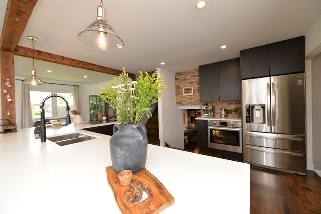 3902 N GALESBURG Avenue, Arlington Heights, IL 60004