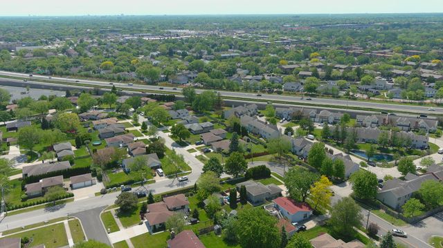 3902 N GALESBURG Avenue, Arlington Heights, IL 60004