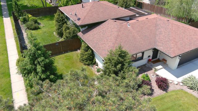 3902 N GALESBURG Avenue, Arlington Heights, IL 60004