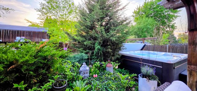 3902 N GALESBURG Avenue, Arlington Heights, IL 60004
