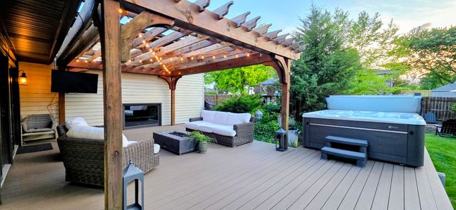 3902 N GALESBURG Avenue, Arlington Heights, IL 60004