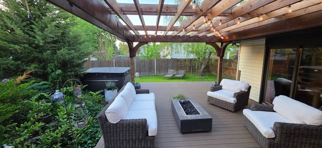 3902 N GALESBURG Avenue, Arlington Heights, IL 60004