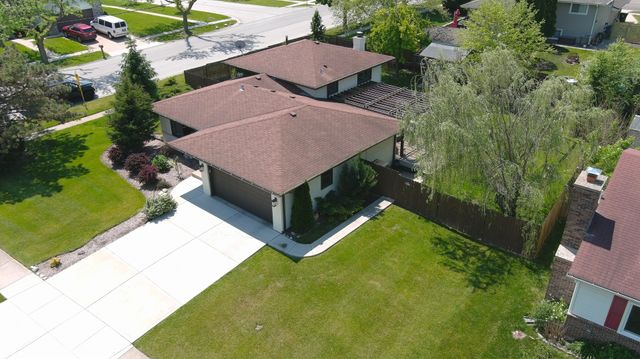 3902 N GALESBURG Avenue, Arlington Heights, IL 60004