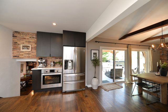 3902 N GALESBURG Avenue, Arlington Heights, IL 60004