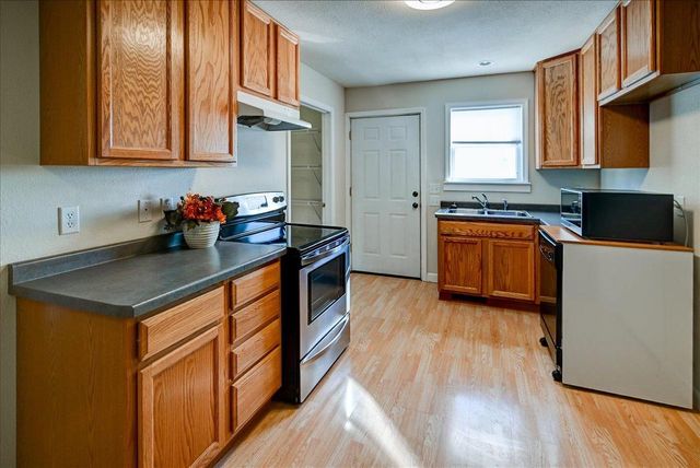 204 S Musket Ridge Drive, Sun Prairie, WI 53590