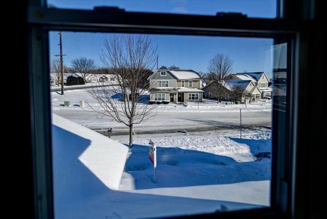 204 S Musket Ridge Drive, Sun Prairie, WI 53590