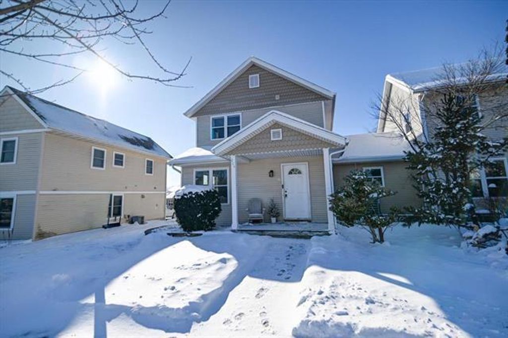204 S Musket Ridge Drive, Sun Prairie, WI 53590