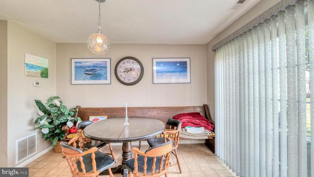 632 E CHANCERY LN, Absecon, NJ 08205