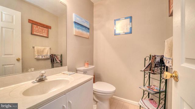 632 E CHANCERY LN, Absecon, NJ 08205