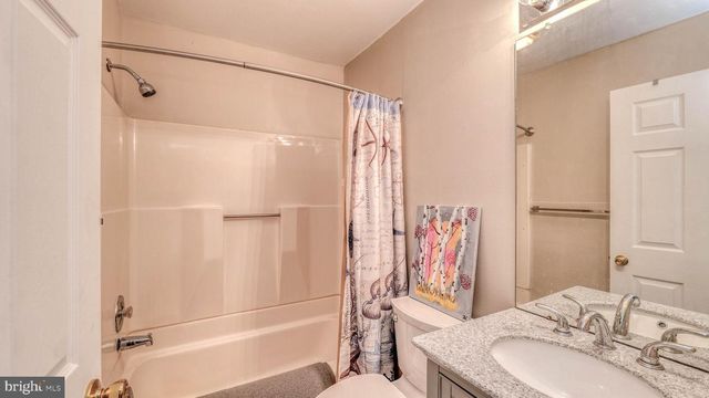 632 E CHANCERY LN, Absecon, NJ 08205