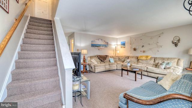 632 E CHANCERY LN, Absecon, NJ 08205