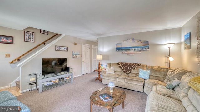 632 E CHANCERY LN, Absecon, NJ 08205