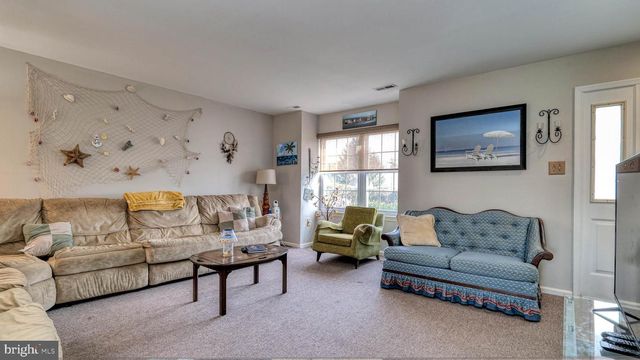 632 E CHANCERY LN, Absecon, NJ 08205