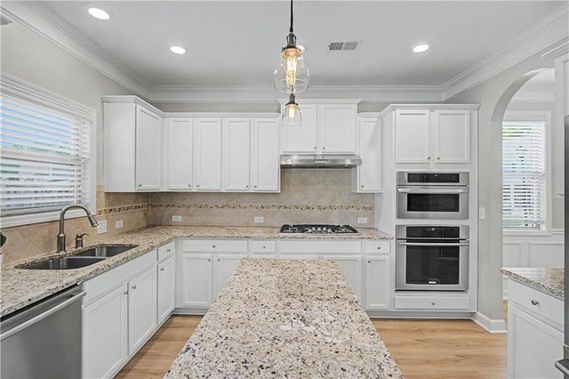 311 Edinburgh Lane, Woodstock, GA 30188
