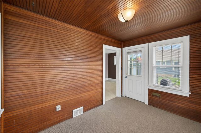 2719 16th Avenue E, North Saint Paul, MN 55109