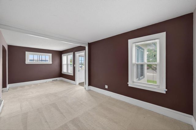 2719 16th Avenue E, North Saint Paul, MN 55109