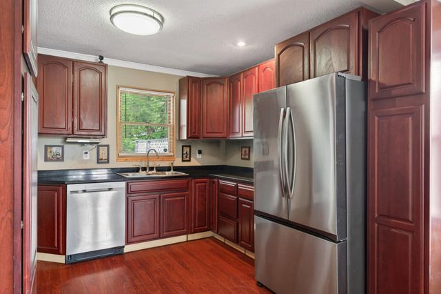 2719 16th Avenue E, North Saint Paul, MN 55109