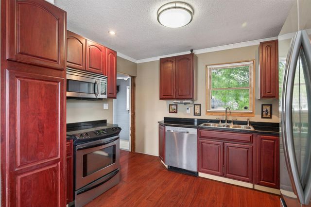 2719 16th Avenue E, North Saint Paul, MN 55109