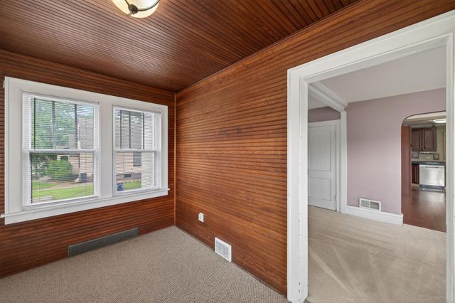 2719 16th Avenue E, North Saint Paul, MN 55109