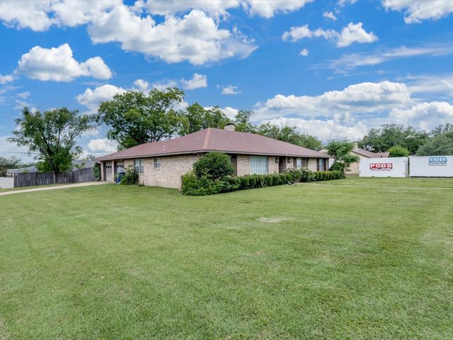 1706 Stagecoach Drive, Pantego, TX 76013