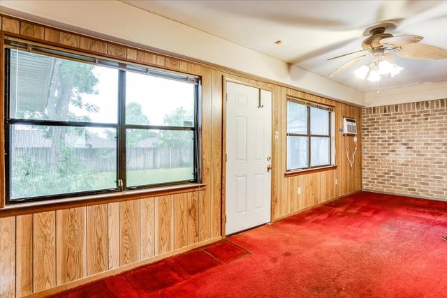 1706 Stagecoach Drive, Pantego, TX 76013