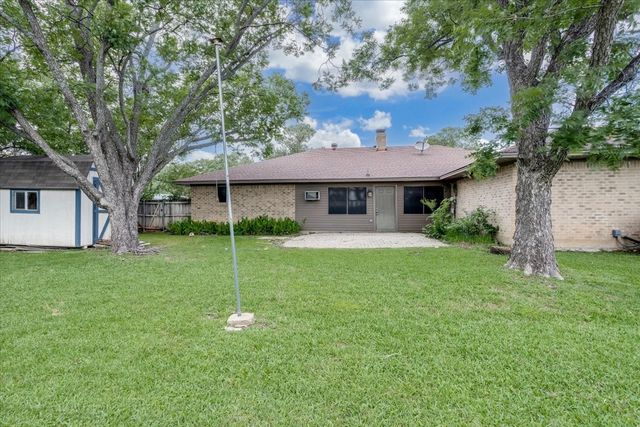 1706 Stagecoach Drive, Pantego, TX 76013