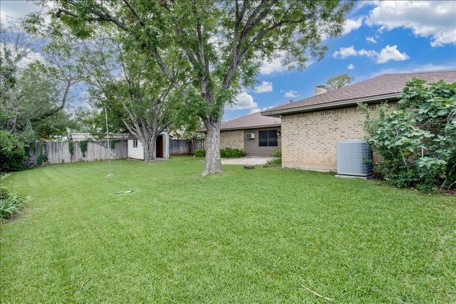 1706 Stagecoach Drive, Pantego, TX 76013