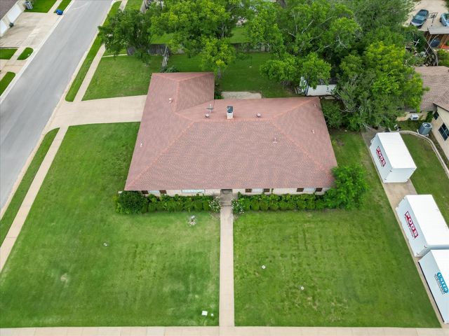 1706 Stagecoach Drive, Pantego, TX 76013