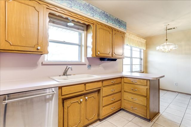 1706 Stagecoach Drive, Pantego, TX 76013