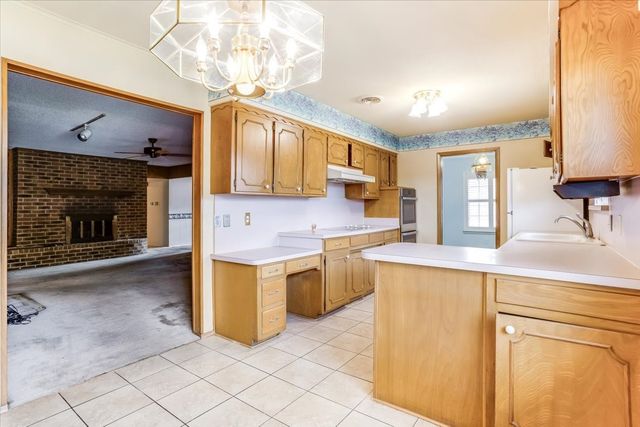 1706 Stagecoach Drive, Pantego, TX 76013