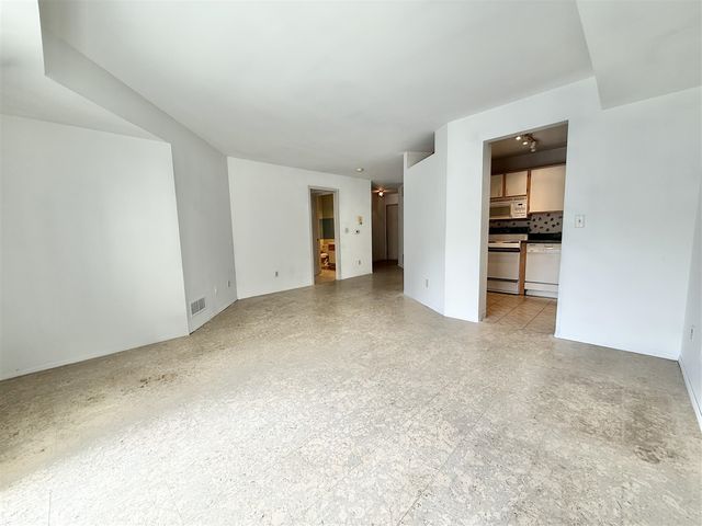 2203 S Huron Parkway 4, Ann Arbor, MI 48104