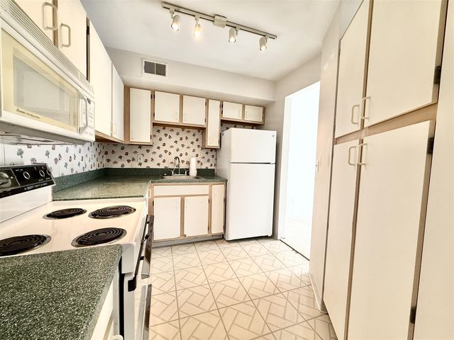 2203 S Huron Parkway 4, Ann Arbor, MI 48104