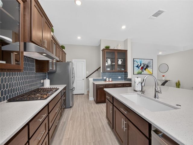 595 Wild Pecan LOOP, Buda, TX 78610
