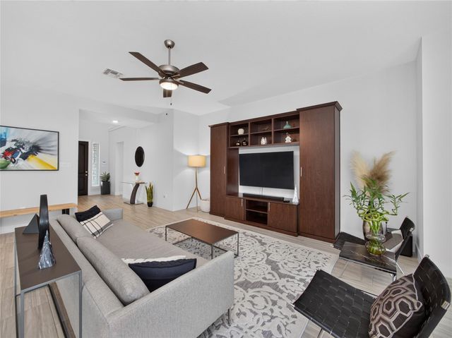 595 Wild Pecan LOOP, Buda, TX 78610