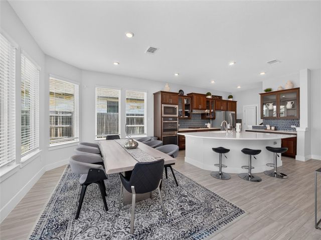 595 Wild Pecan LOOP, Buda, TX 78610