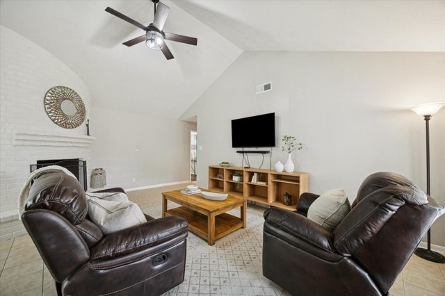 5422 Golf Drive, Houston, TX 77091